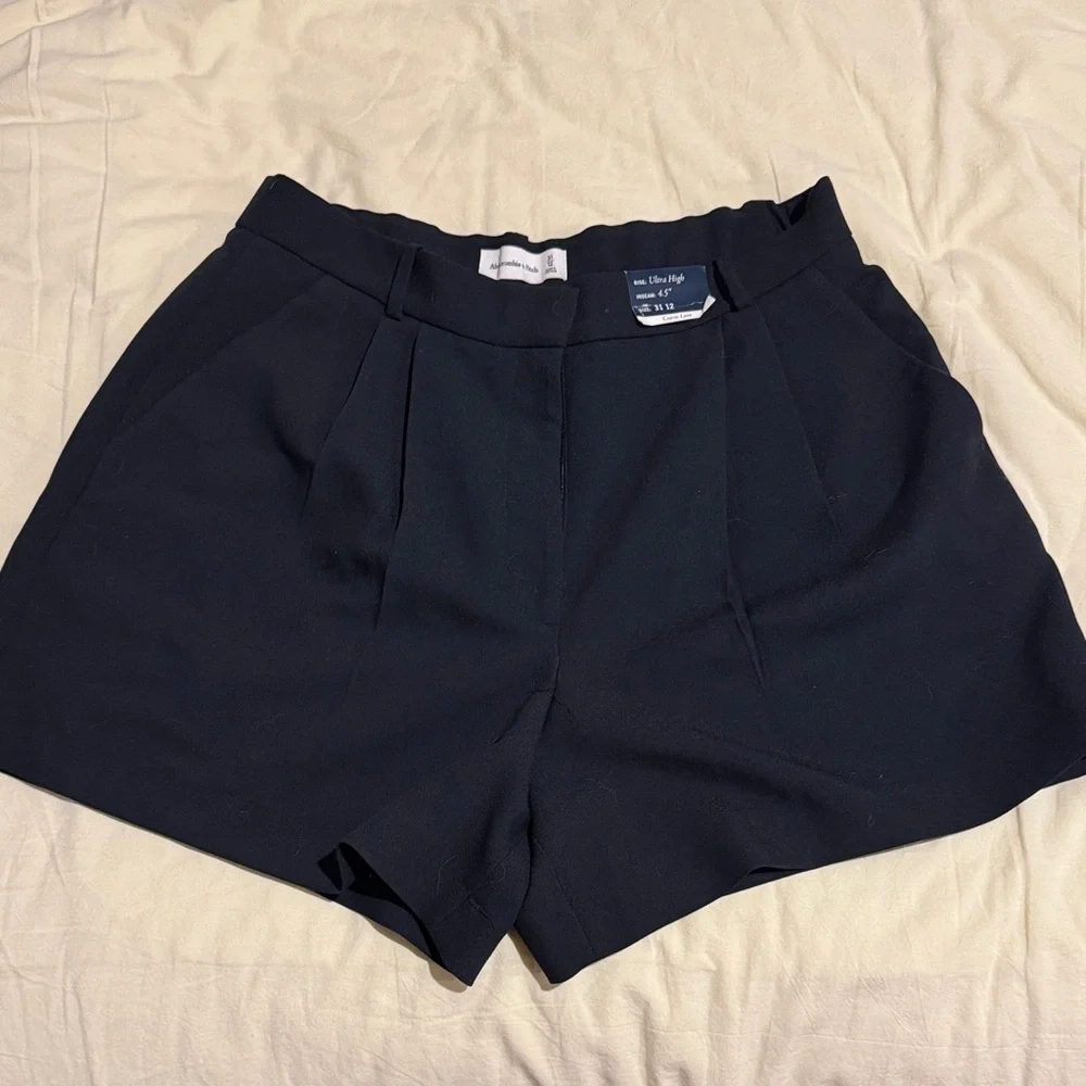 Abercrombie & Fitch Black High-Waist Dress Shorts - Picture 1 of 3